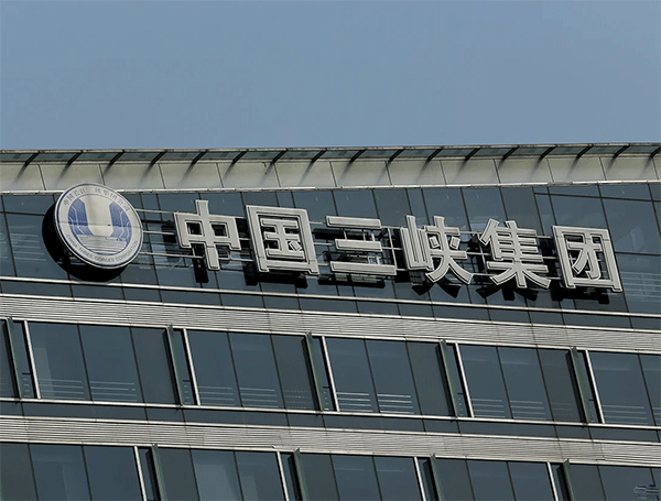 樓頂大型發(fā)光字制作安裝報價方案，可私咨詢哦